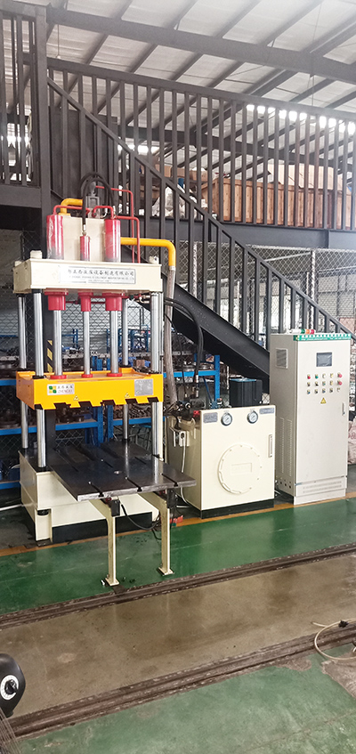 山東德州液壓機需求客戶定制的60噸精密伺服液壓機圓滿交貨，祝賀！